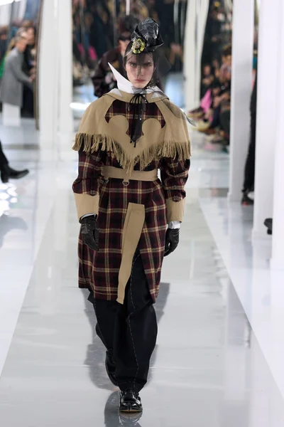 Look 9